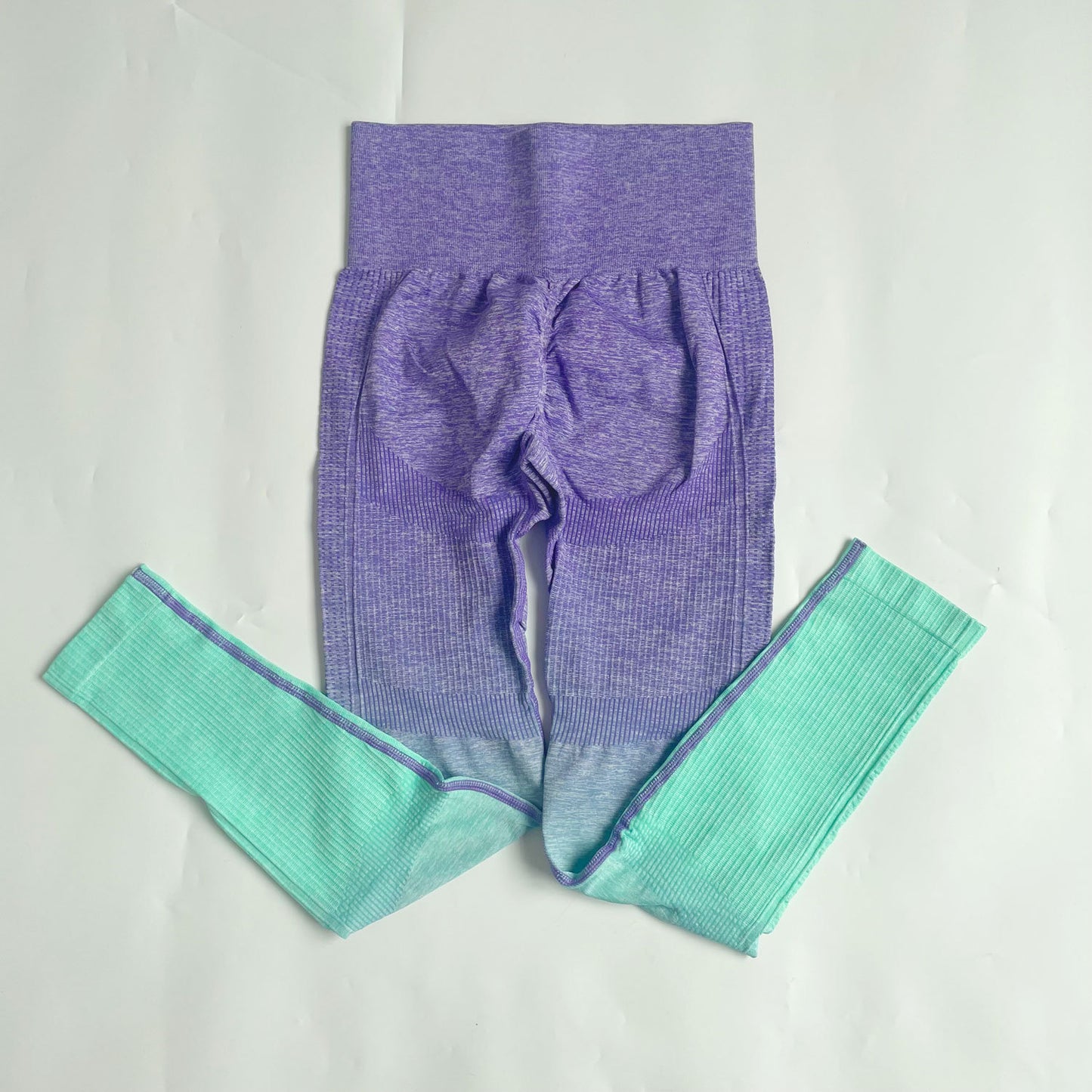Seamless Feature Enhancing Gradient Leggings Top and Bra