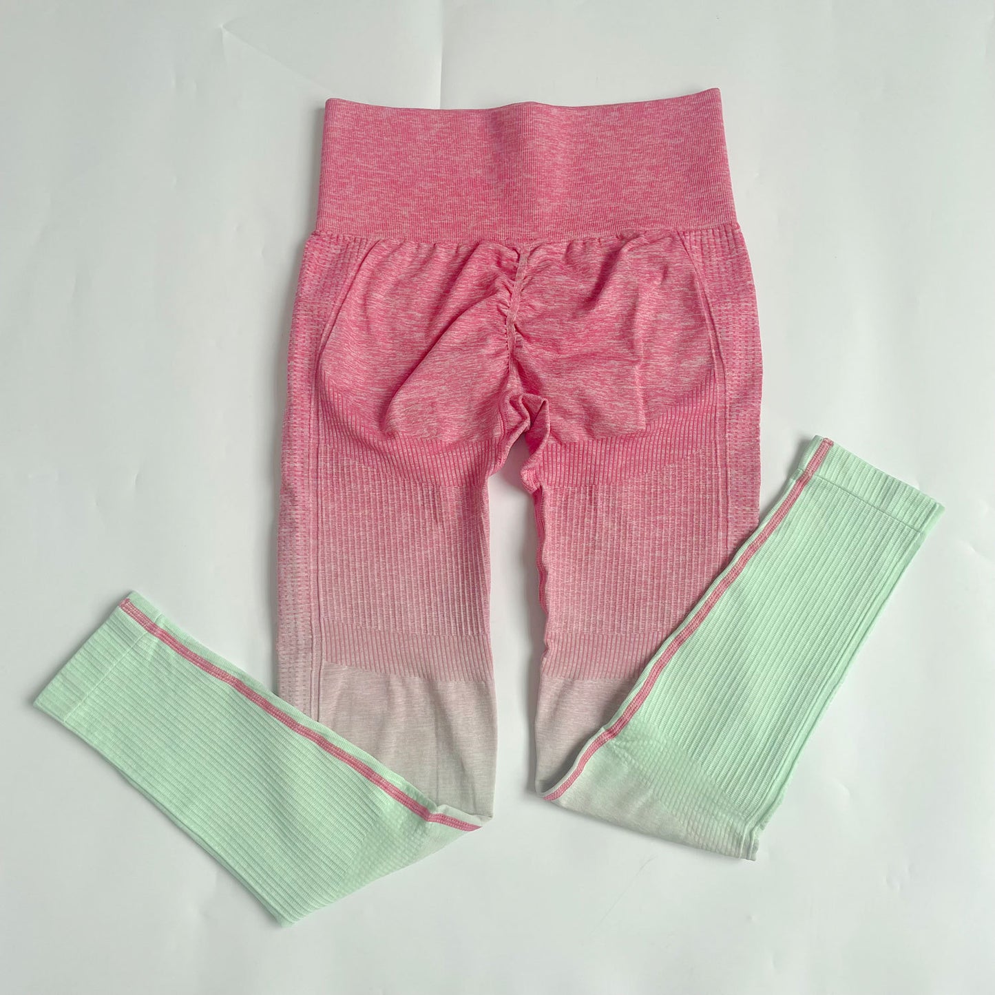Seamless Feature Enhancing Gradient Leggings Top and Bra