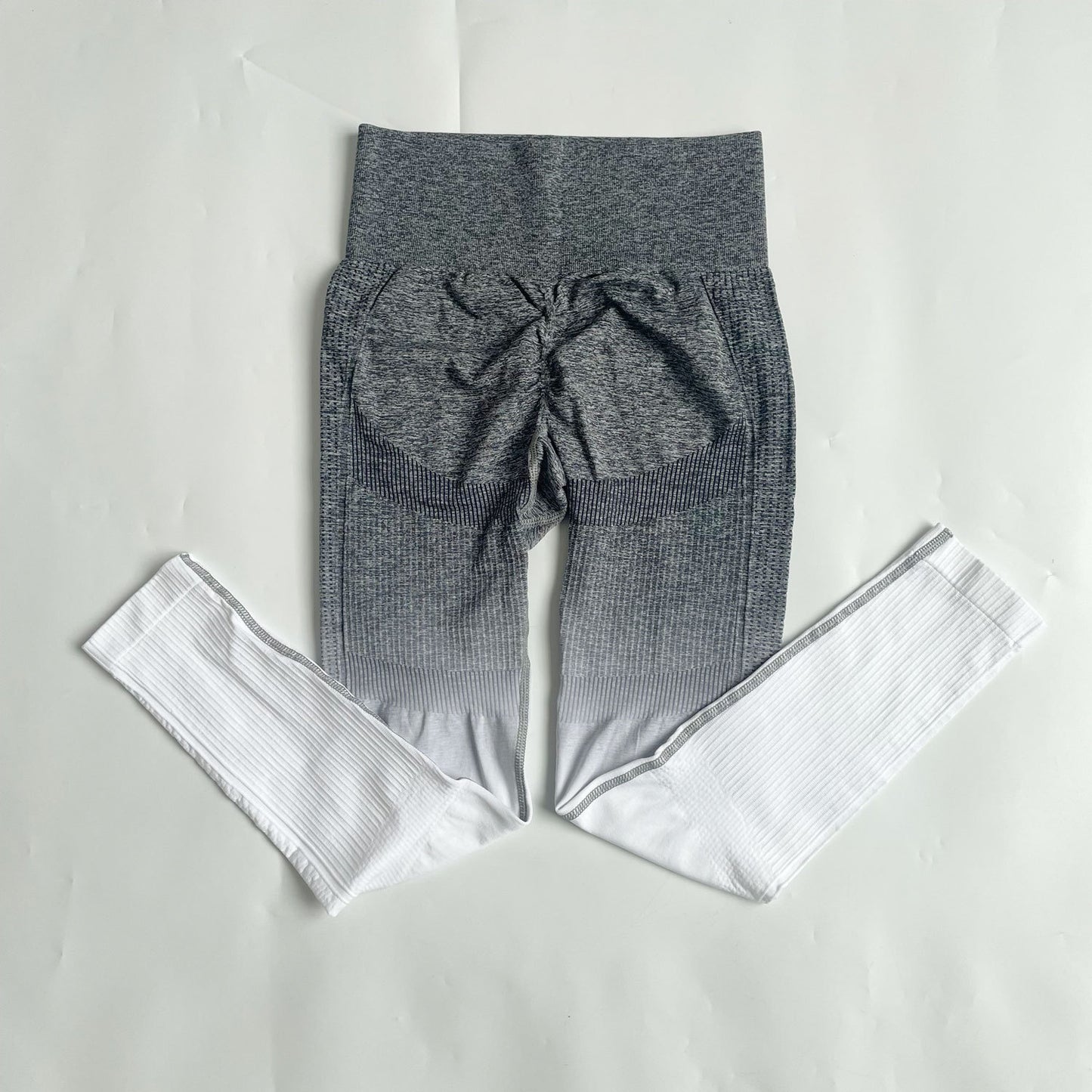 Seamless Feature Enhancing Gradient Leggings Top and Bra